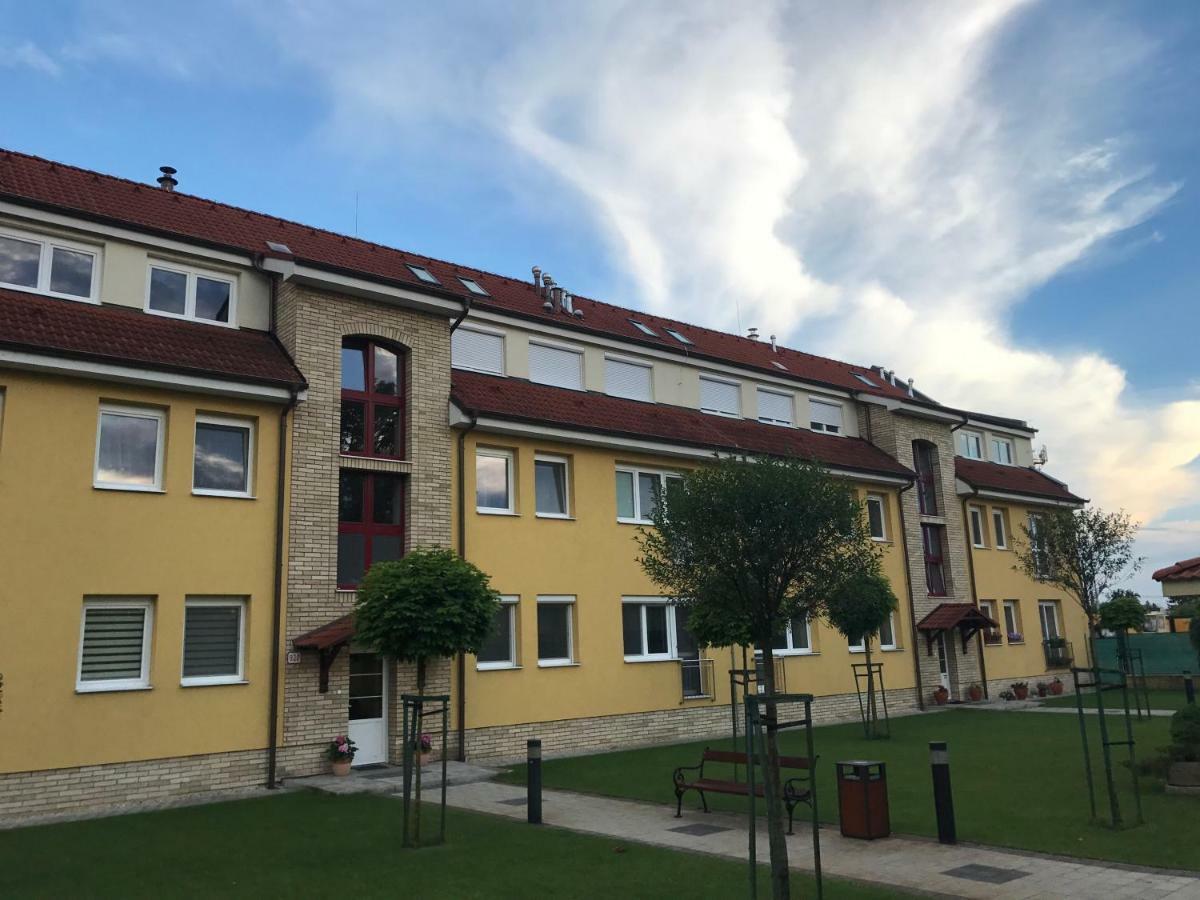Prestige Apartment Komárno Εξωτερικό φωτογραφία